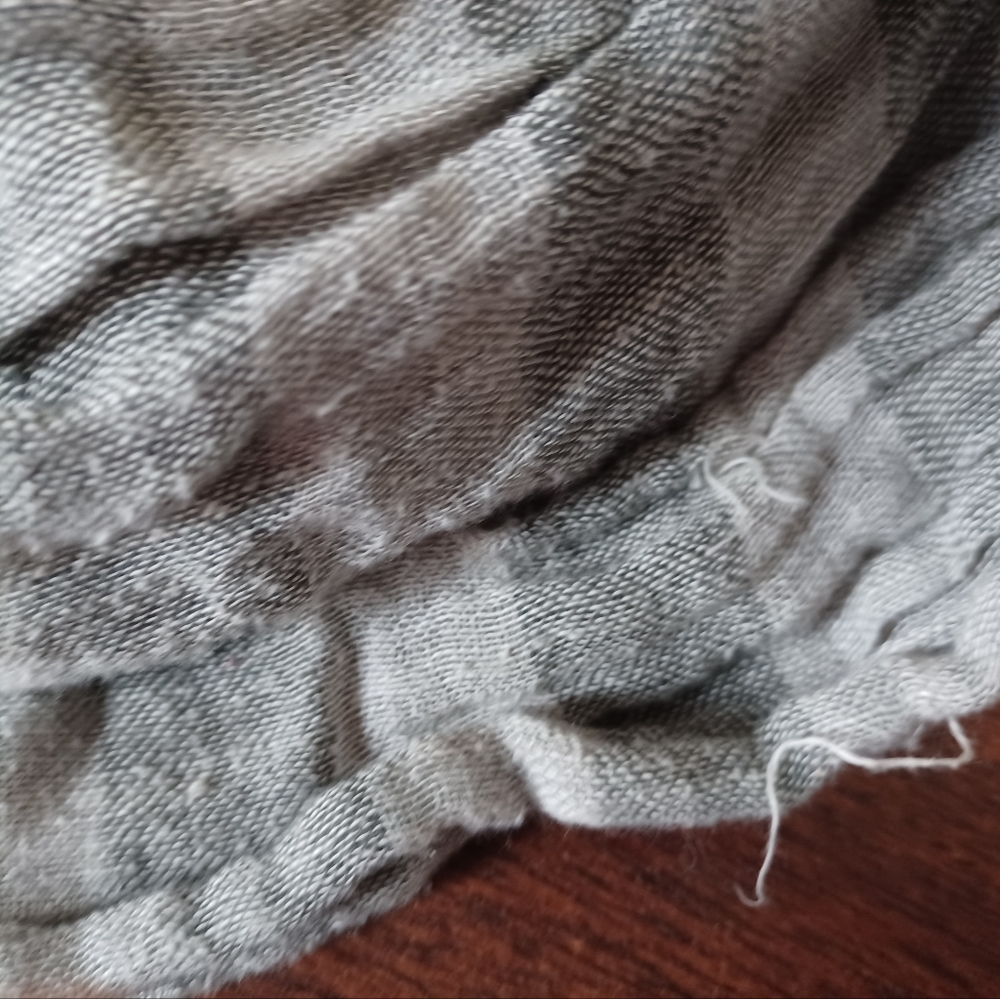 Two greyscarf - Picture 2 of 3